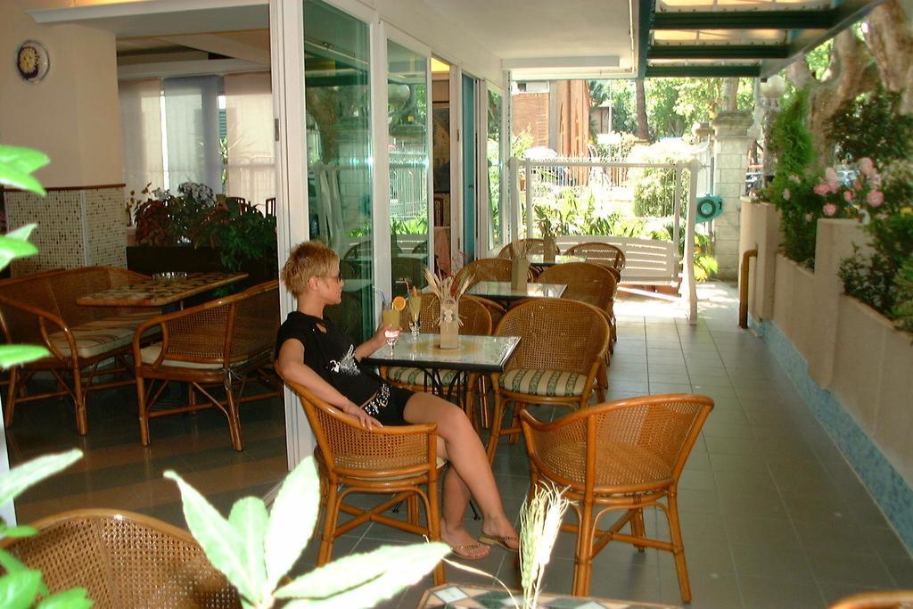 Hotel Kadett Rimini Bagian luar foto