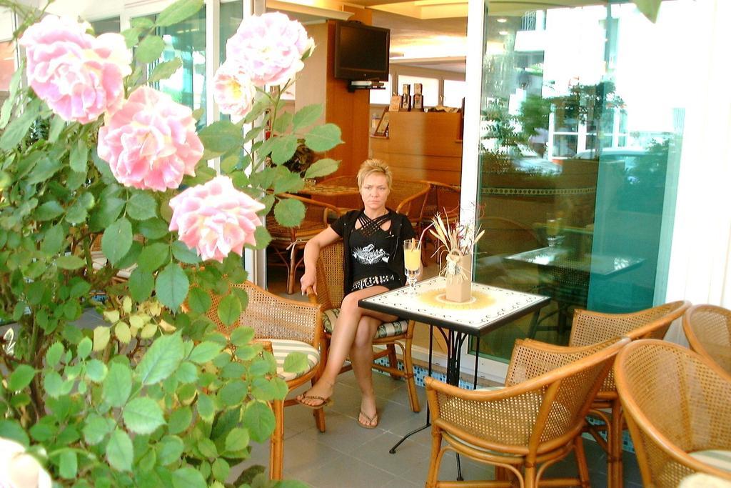 Hotel Kadett Rimini Bagian luar foto